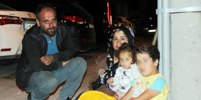 Çöp Kutusunun Başında Meyve Beklediler