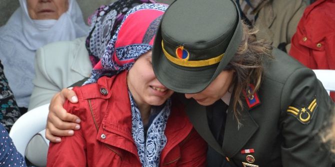 Babalar Günü’nde Şehit Oğluna Veda Etti