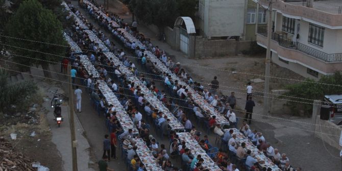 Mahalle Sakinleri İftarda Bir Araya Geldi