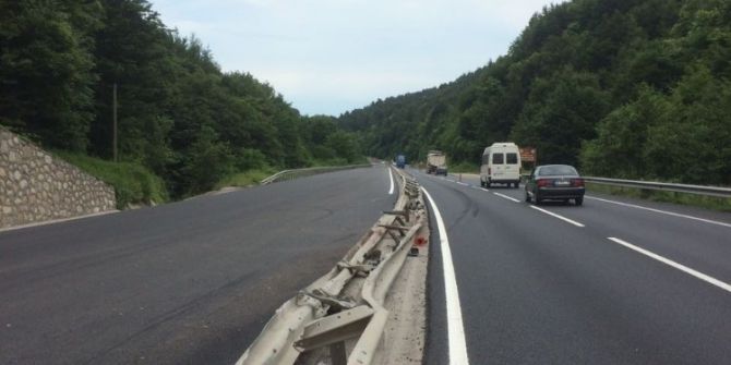 Kamyon Sürücüsü Uyuyunca Karşı Şeride Geçti