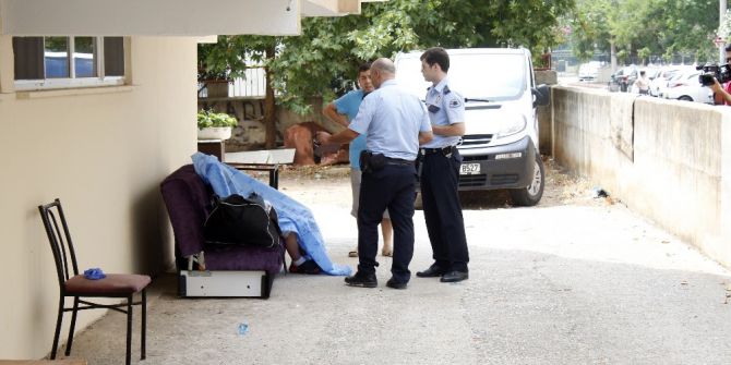 Ölüm Çekyat Üstünde Otururken Yakaladı