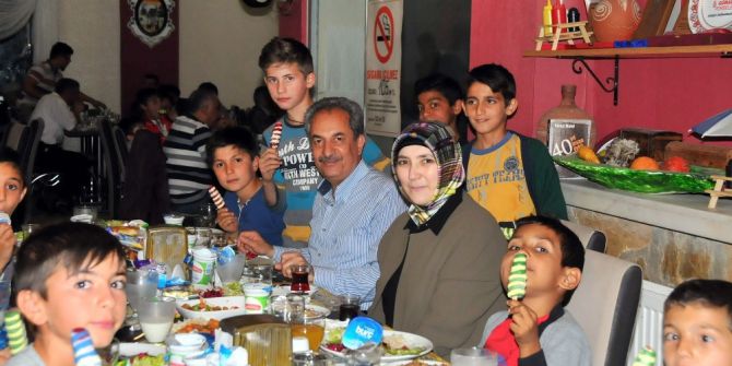 Akşehir Belediyesi ‘Dedeler, Nineler Ve Torunları’ İftarda Buluşturdu