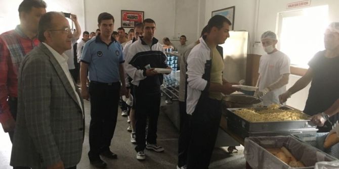 Manisa’da Yaklaşık 6 Bin Askerin Yemek İhtiyacını Büyükşehir Belediyesi Karşıladı