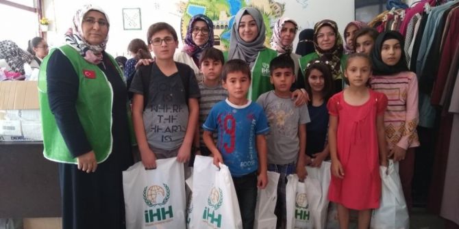 Yetim Çocuklara Bayramlık Dağıtıldı