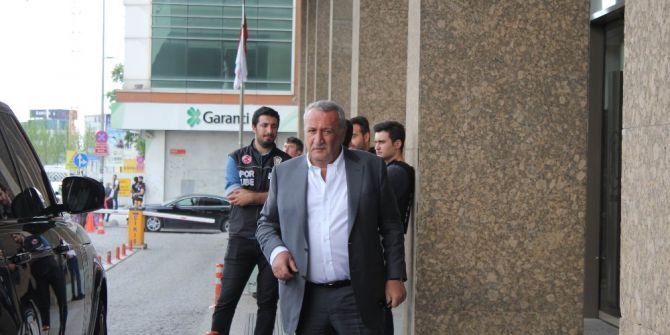 Cumhurbaşkanı Erdoğan, İstanbul Emniyet Müdürü Çalışkan’ı Hastanede Ziyaret Etti