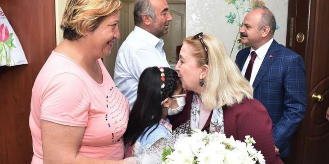 Vali Çakacak’tan ’Yılın Babası’na Ziyaret