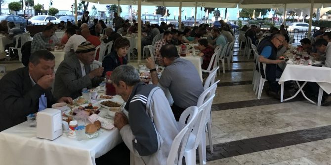 Cami Avlusunda İftara Büyük İlgi