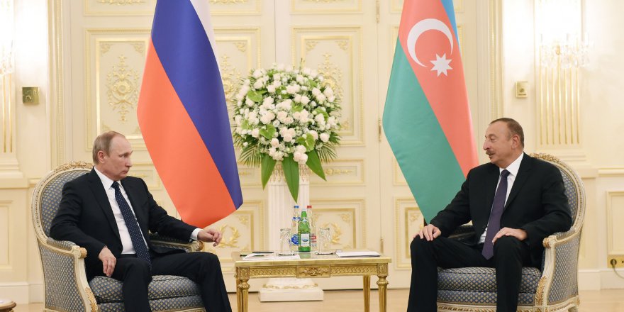 Putin, Bakü’de Aliyev’le Görüştü