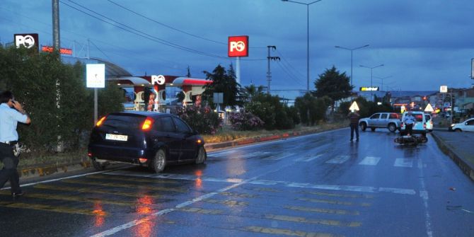 Otomobilin Çarptığı Motosiklet Sürücüsü Ağır Yaralandı