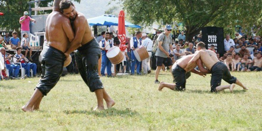 Seçek Yağlı Güreşleri’nde, Edirne Belediyesi Ödülle Döndü