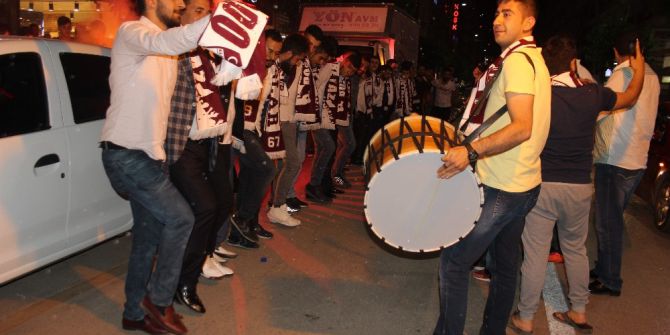 Taraftarlardan Davullu Klarnetli Sahur Halayı