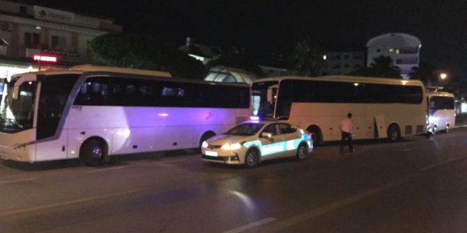 Polisten Tur Otobüslerine Gece Yarısı Baskını
