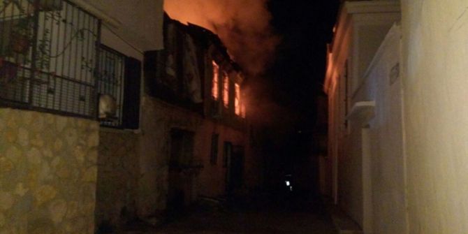 Kuşadası’nın Eski Evleriyle Ünlü Camiatik Mahallesi’nde Yangın