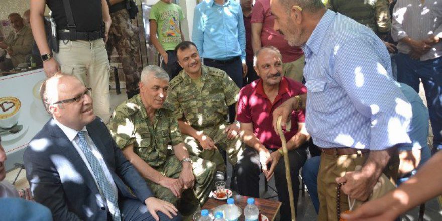 Yaşlı Adamın Devlet Sevgisi Vali Ve Paşayı Duygulandırdı