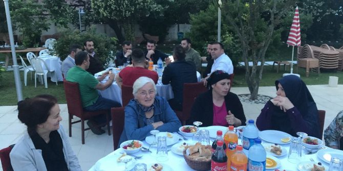 Akçakoca’da Esnaflar Düzenlenen İftarda Bir Araya Geldi