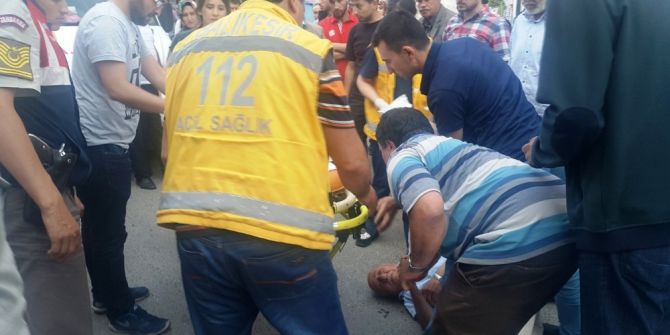 Motosiklet Yayaya Çarptı