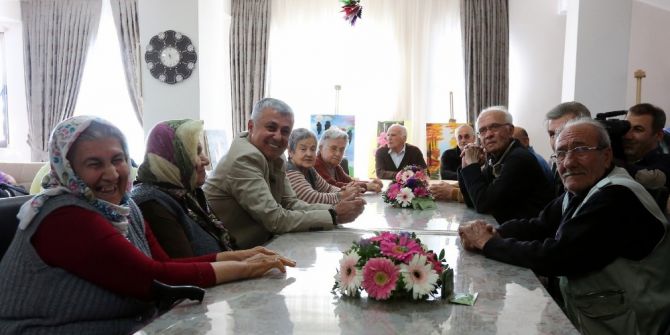 Babalar Günü Huzurevi’nde Kutlandı