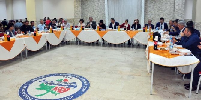 Uysal, Stk’lar, Gazeteciler Ve Belediye Personeli İle İftar Yaptı