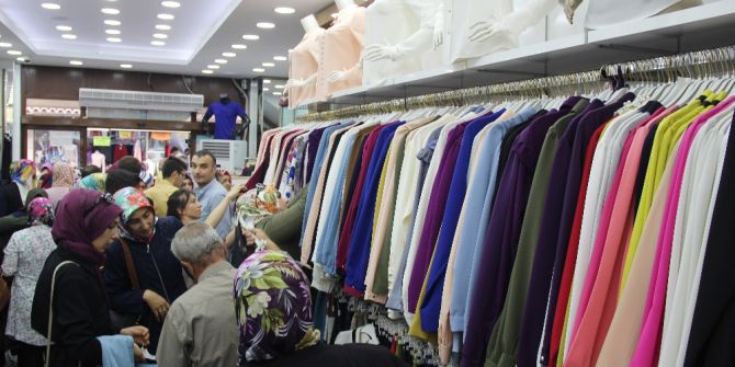 Tarihi Bedesten Çarşısında Bayram Hareketliliği