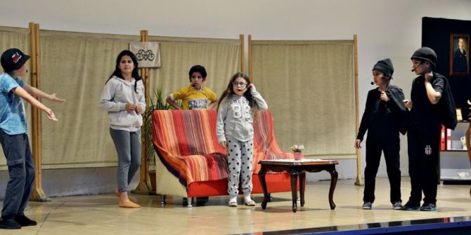 Mustafakemalpaşa’da Sahne Çocukların