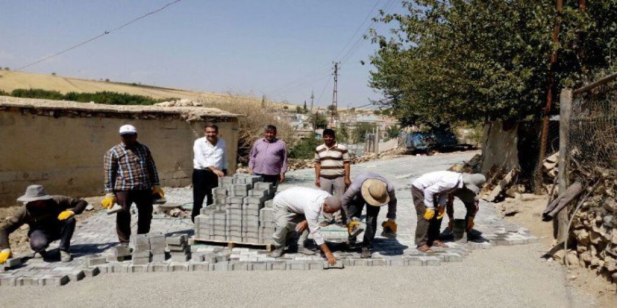 Köyler Kilitli Parke Taşla Güzelleşiyor