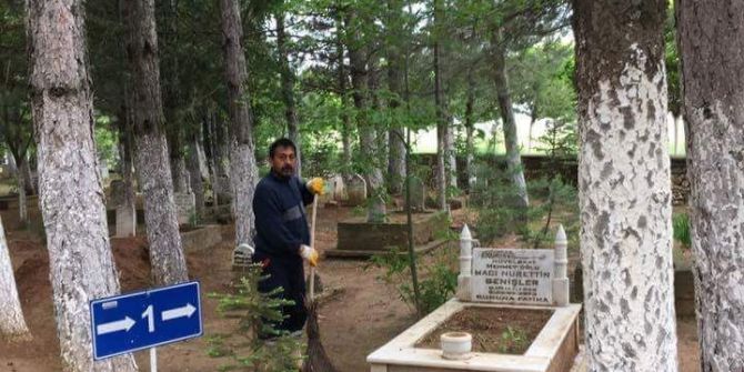 Altıntaş’ta Bayram Öncesi Mezarlık Temizliği