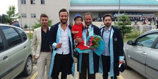 58 Yaşında Üniversiteyi Dereceyle Bitirdi