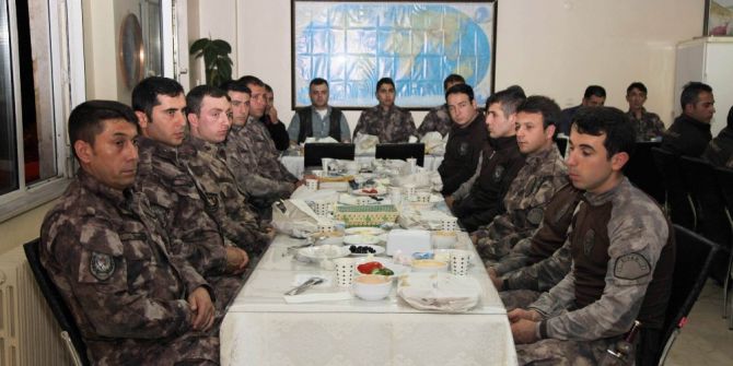 Vali Gül, Özel Harekat Polisleriyle Sahur Yaptı