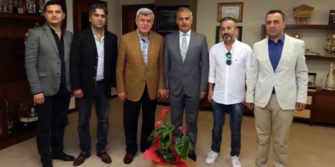 Başkan Karaosmanoğlu, "Dünyanın İlk On Ekonomisi İçerisine Gireceğiz"