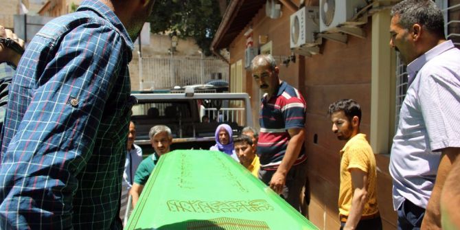 Yol Kenarında Erkek Cesedi Bulundu