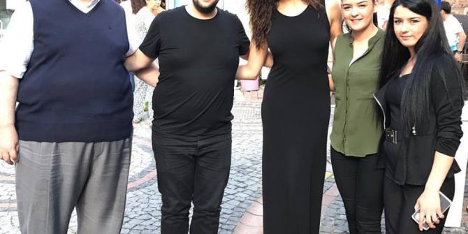 Azra Akın Sevgilisinin Memleketinden Çıkmıyor