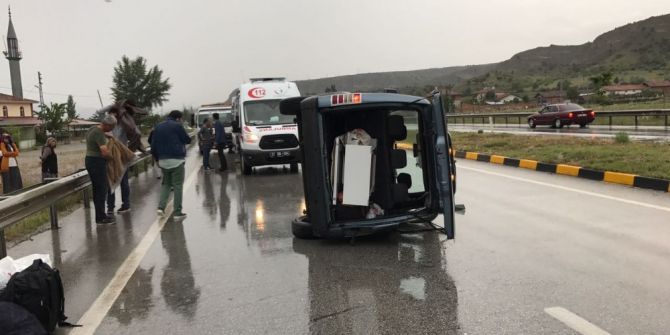 Tosya’da Kamyonet Devrildi: 1 Yaralı