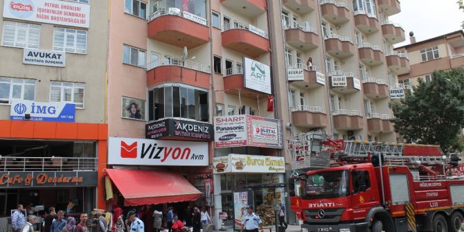 Niğde’de Çatı Yangını Korkuttu