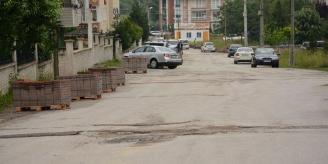 Kartepe Ataevler Mahallesi’nde Kaldırım Düzenlemesi