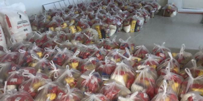 Gediz Esnafa Dayanışma Derneğinden 250 Aileye Gıda Yardımı