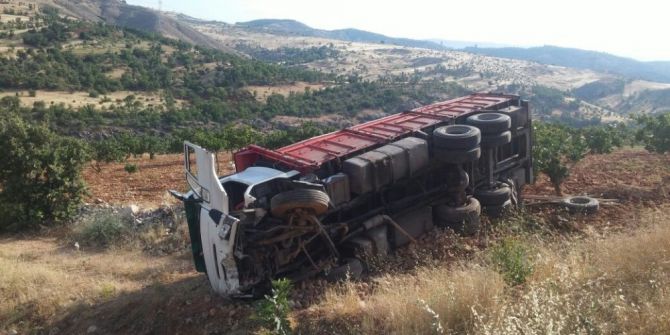 Adıyaman’da Tır Devrildi: 1 Yaralı