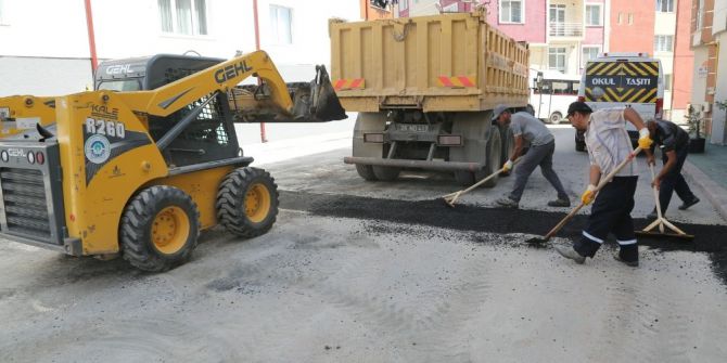 Odunpazarı Belediyesi Kışın Yıpranan Asfaltları Onarıyor