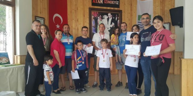 Foça’da Karate Kursu Alanlara Katılım Belgesi