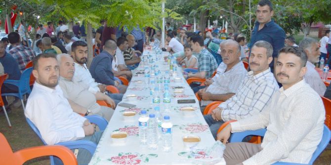 Besni Ülkü Ocaklarından İftar Yemeği