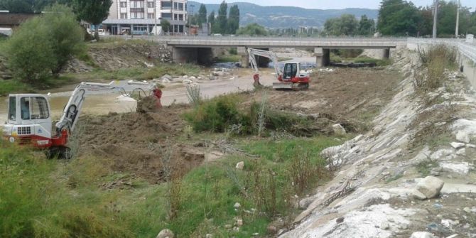 Selendi’nin Mahallelerinde Dereler Temizlendi