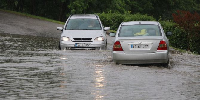 Sakarya’da Yağmur Hayatı Olumsuz Etkiledi