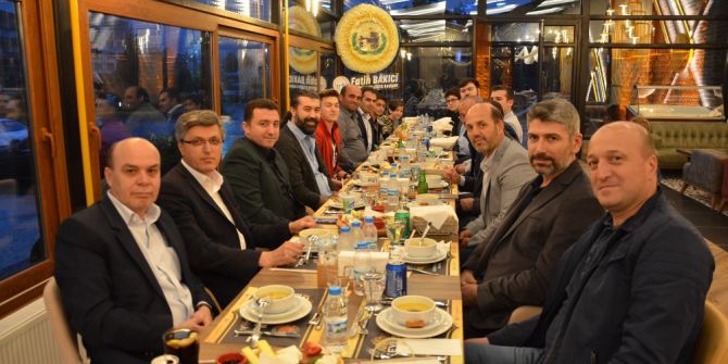 Başkan Bakıcı Orucunu Ak Parti Meclis Üyeleri İle Birlikte Açtı