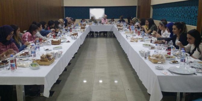 Vali Azizoğlu’nun Eşi, Çocuklarla İftarda Buluştu