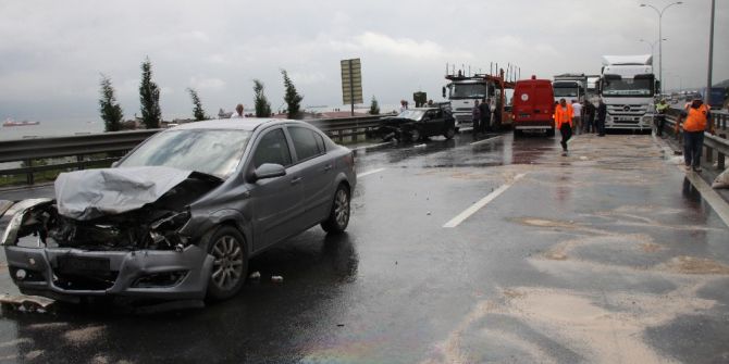 Tem Otoyolunda 2 Otomobil 1 Tır Birbirine Girdi: 1 Ölü 4 Yaralı