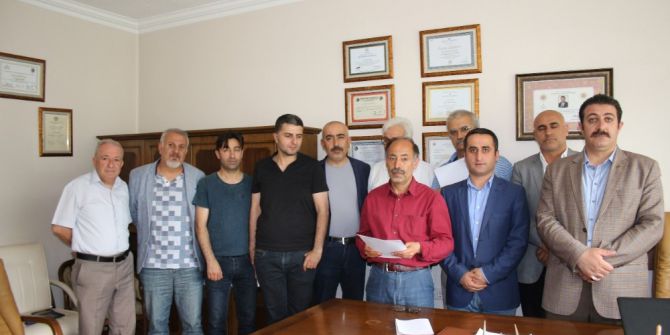 Hakkarililerden ‘Hakkari İl Kalsın’ Çağrısı