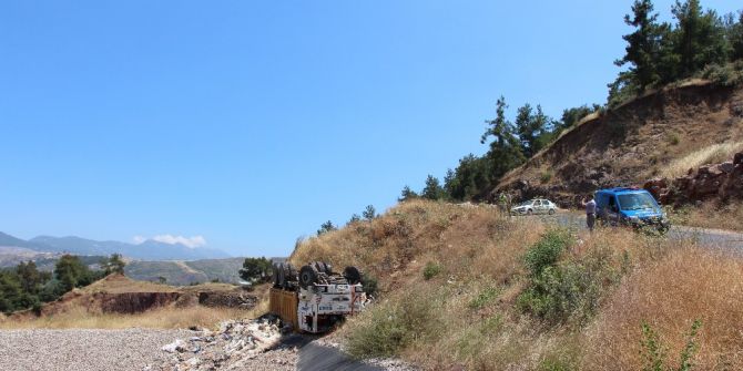 Çöplükte Kamyon Devrildi: 1 Yaralı