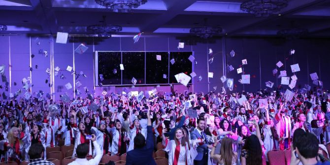 Yeni Yüzyıl Üniversitesi Mezunlarını Coşkuyla Uğurladı