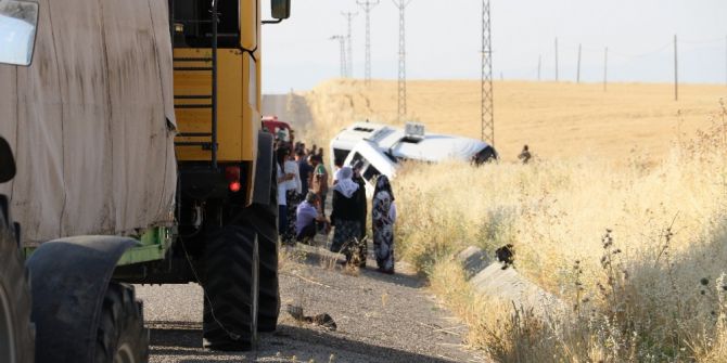 Polis Midibüsü İle Minibüs Çarpıştı: 2 Ölü, 4’ü Polis 18 Yaralı