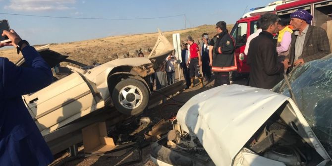 Şanlıurfa’da Otomobiller Kafa Kafaya Çarpıştı: 7 Yaralı