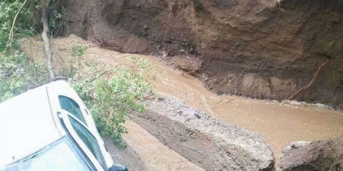 Köprü Çöktü, Otomobil Irmağa Uçtu